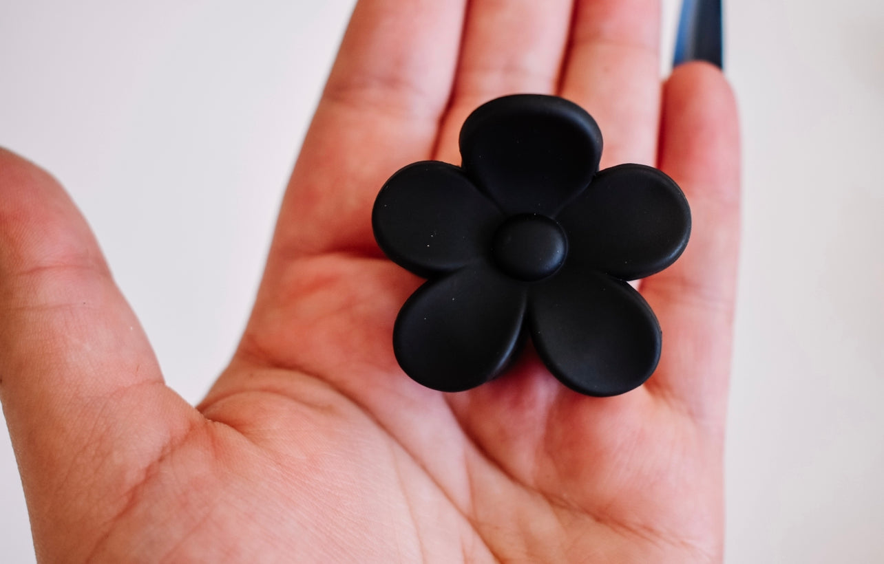 Miniature daisy hair claw clip BLACK