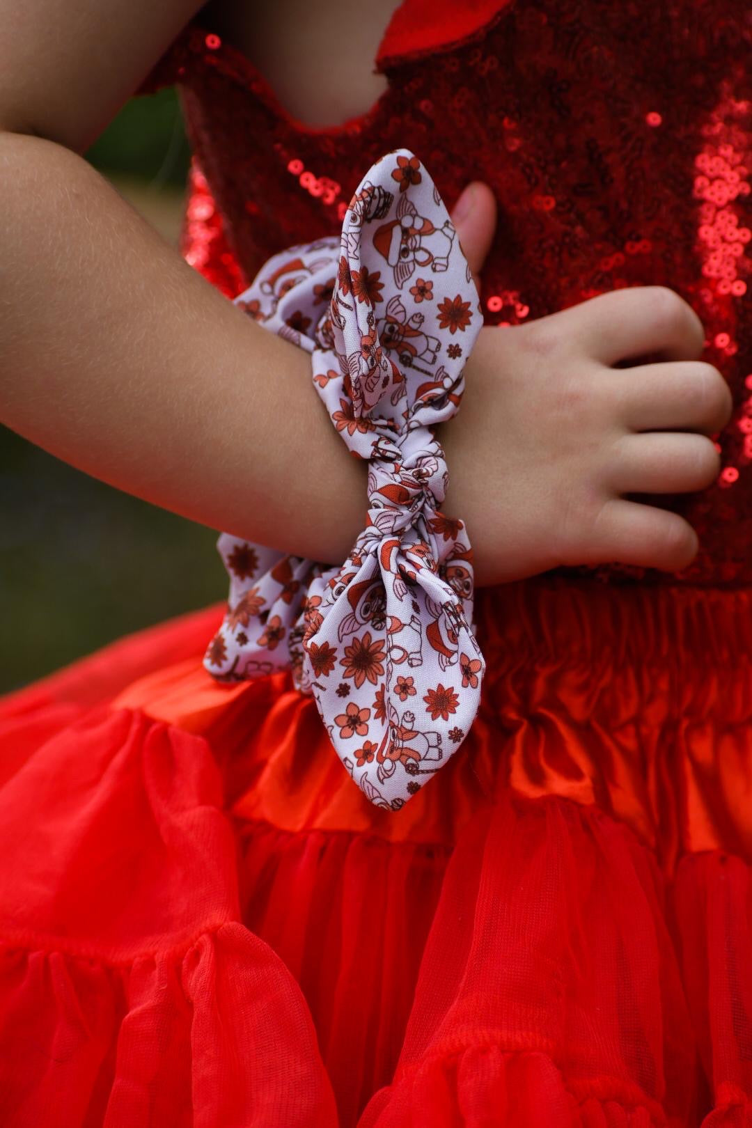 Gizmo twist scrunchie