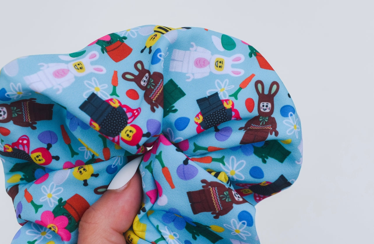 Spring blocks scrunchie