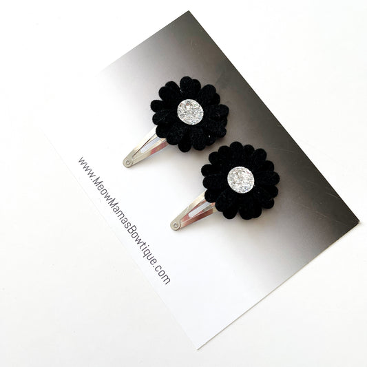 Black and silver felt daisy set