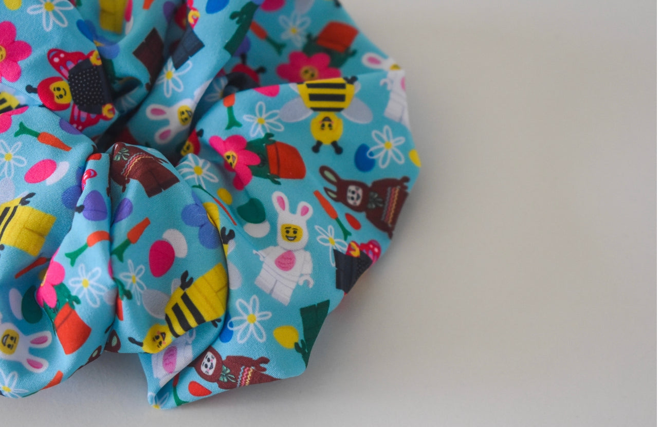 Spring blocks scrunchie