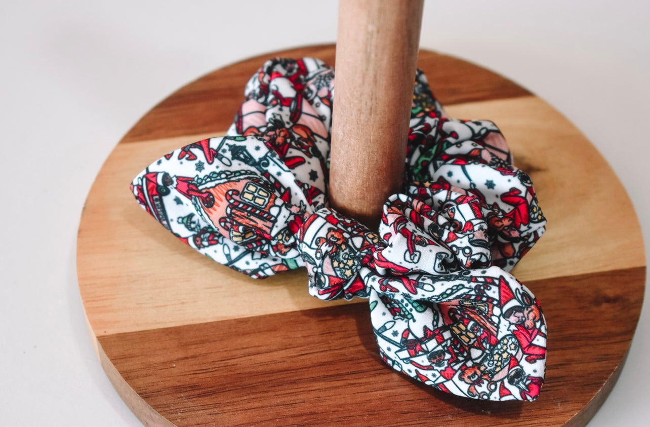 Cheeky elf twist scrunchie