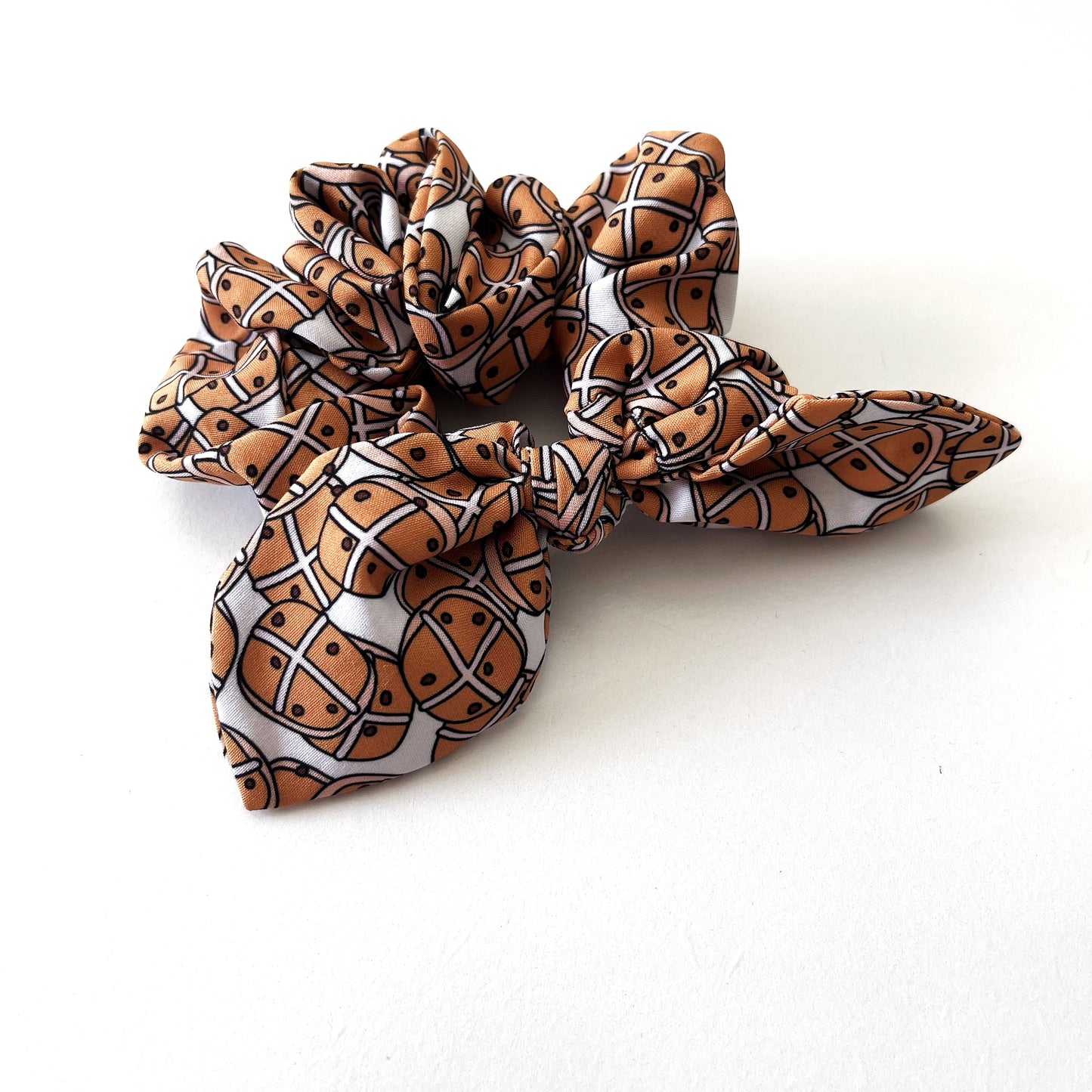 Hot cross bun small twist scrunchie