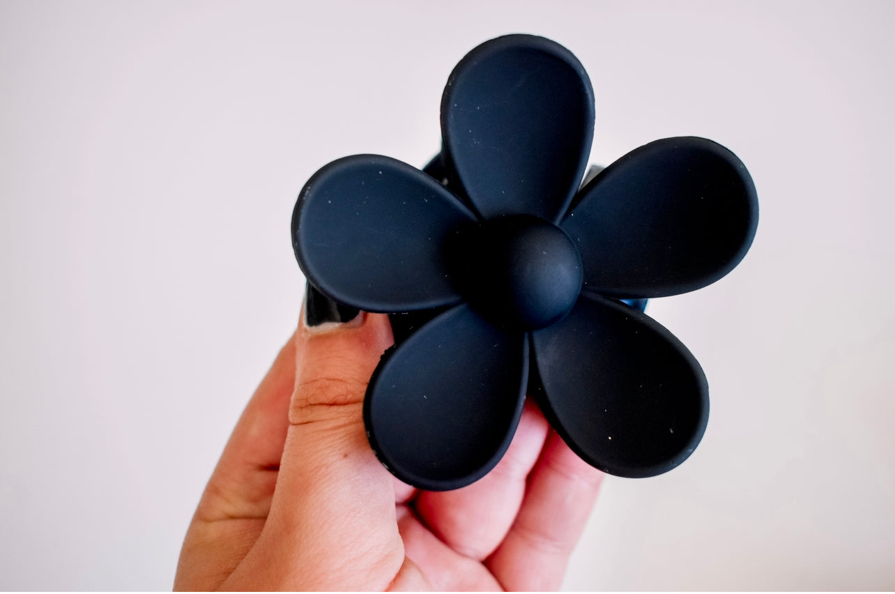 Large daisy hair claw clip BLACK