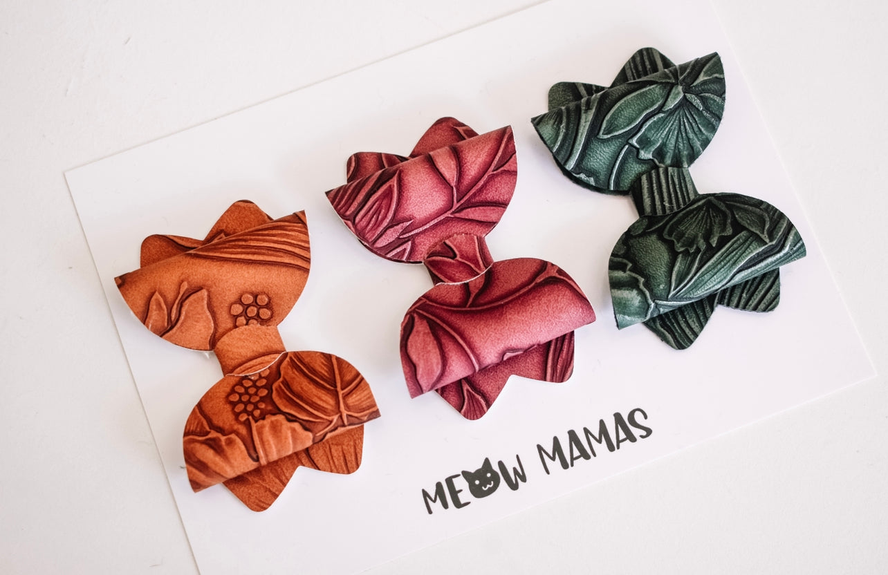 Embossed petite bow set