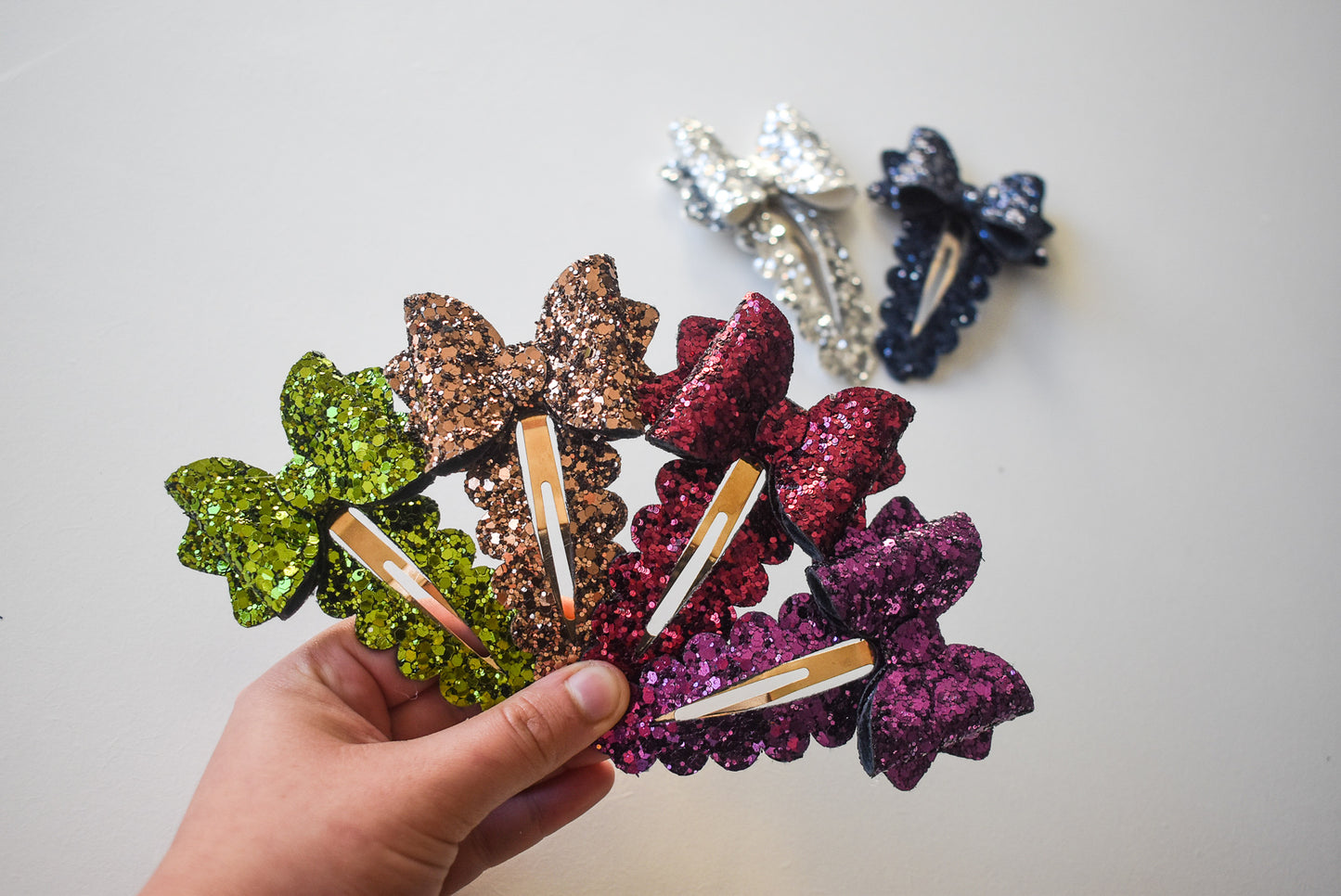 Jum-bow snap clip in the colour “Mocha”