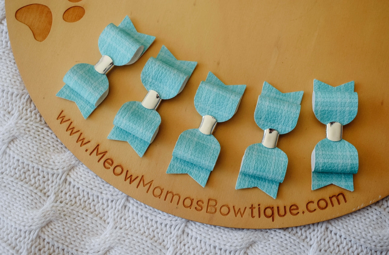 Turquoise petite bow