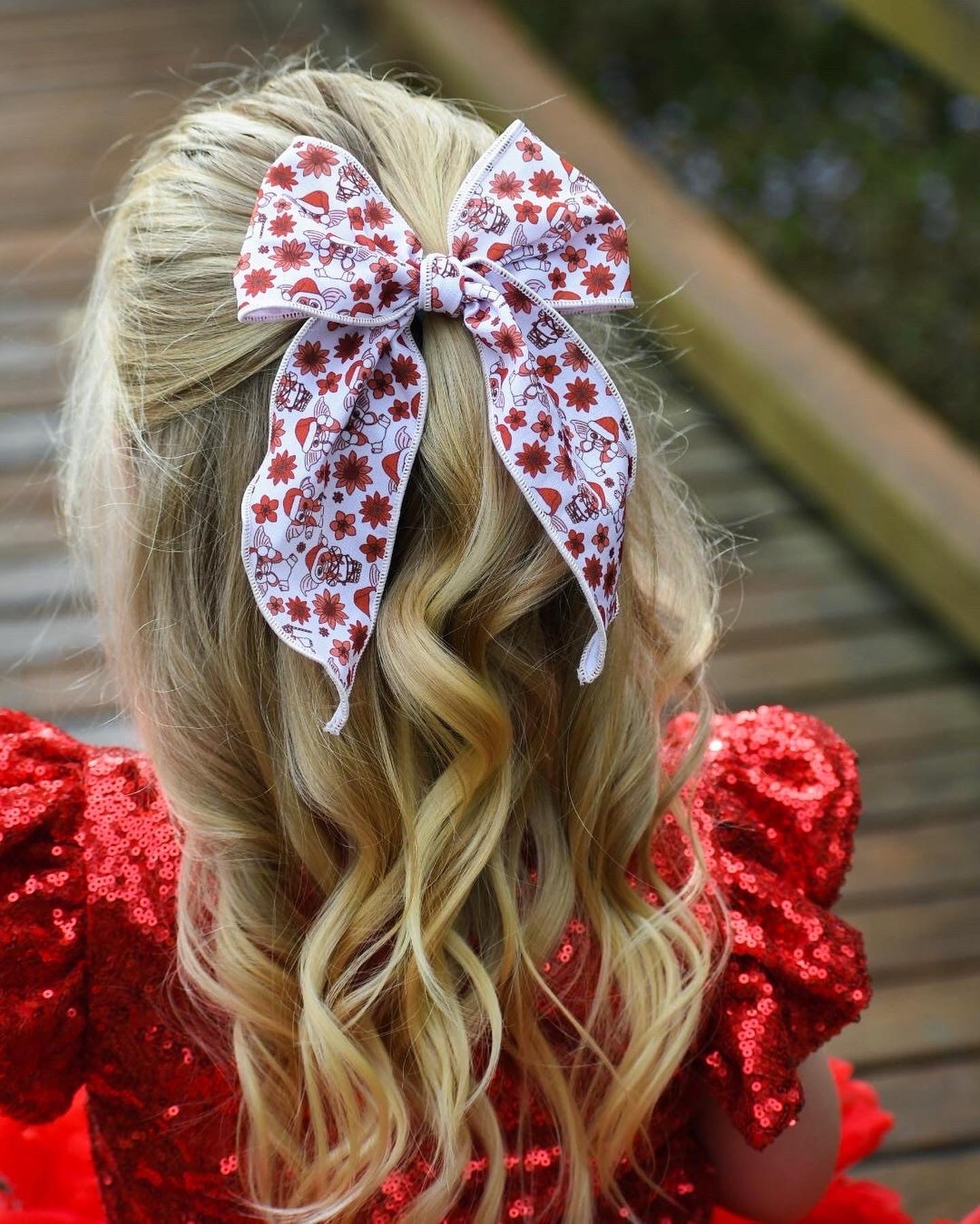 Gizmo 5 inch hand tied sailor bow