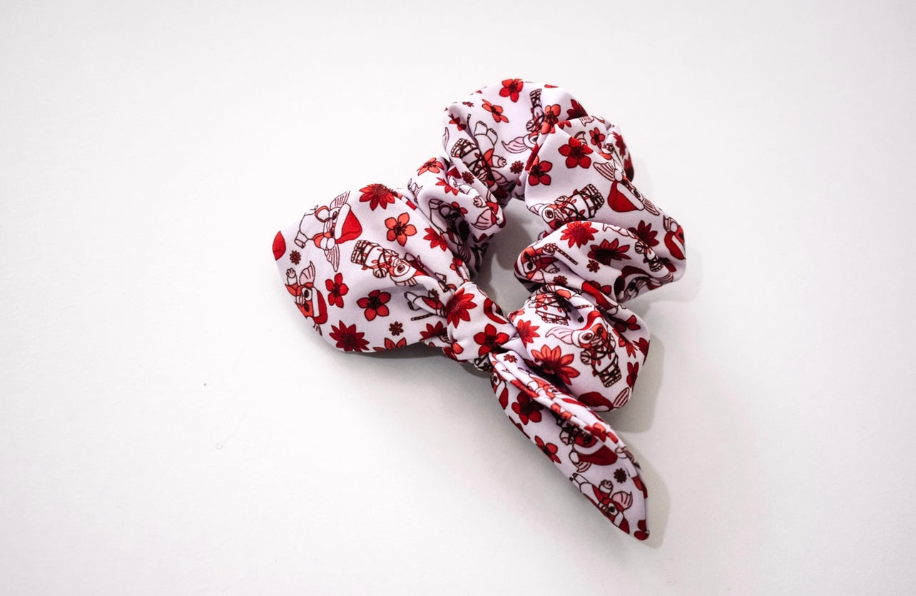 Gizmo twist scrunchie