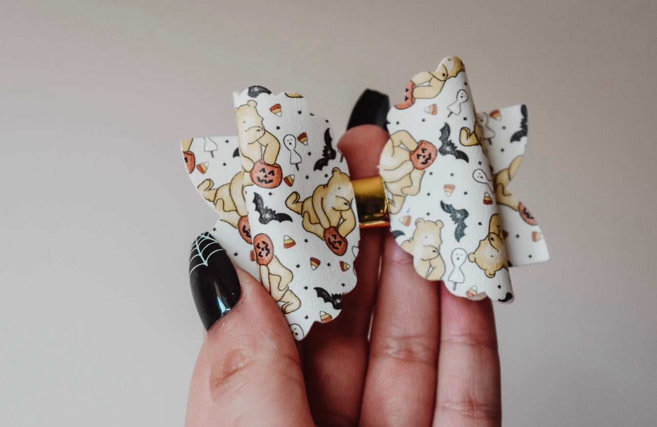 Vintage Spooky bear scallop bow