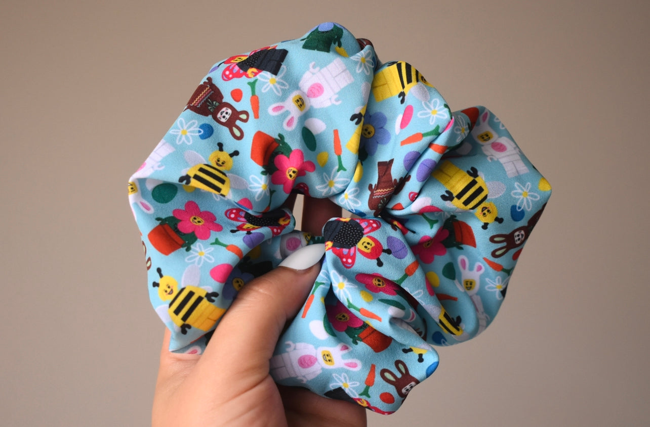 Spring blocks scrunchie