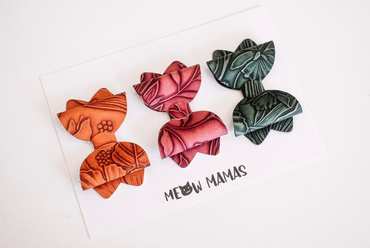 Embossed petite bow set