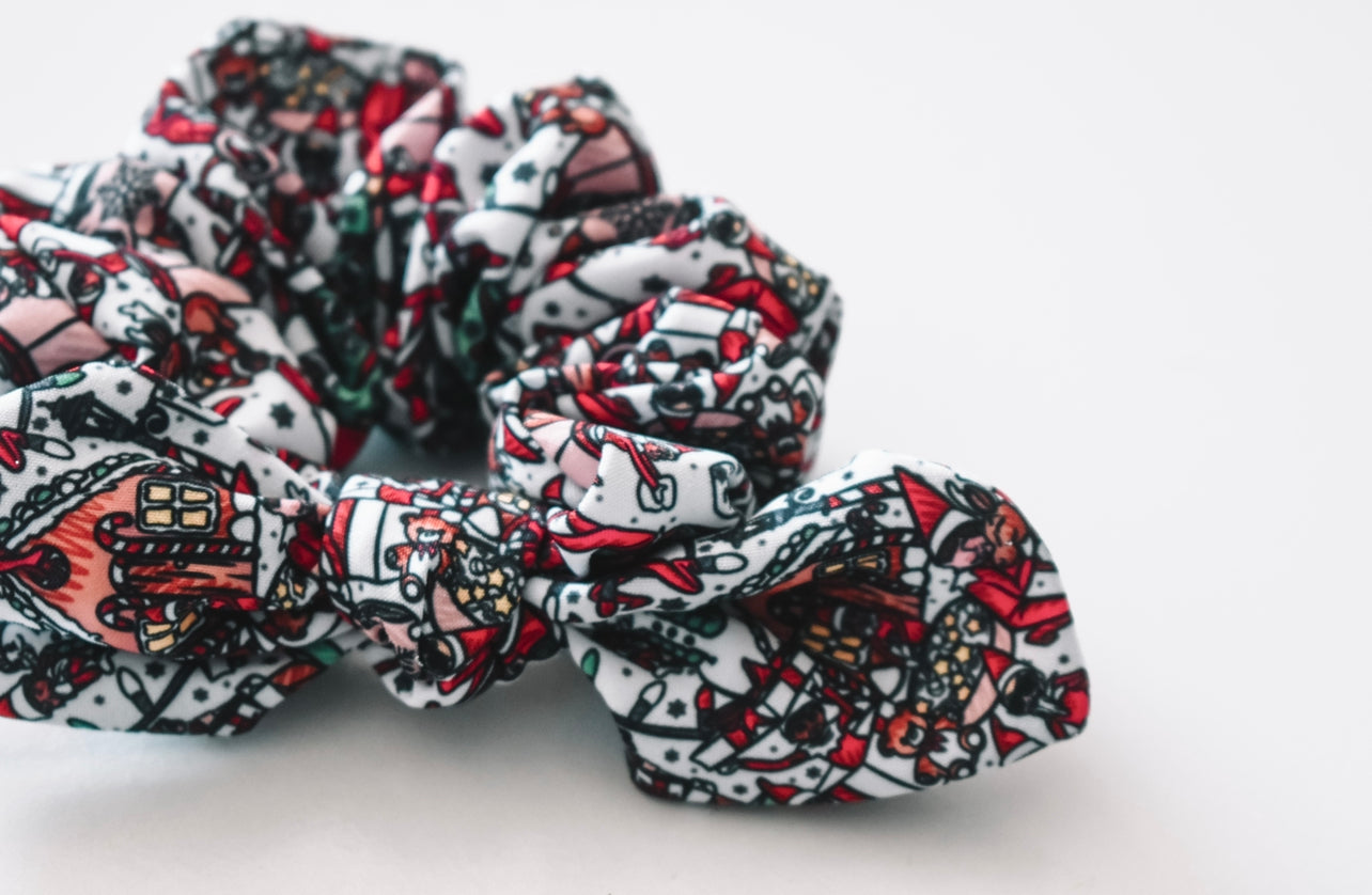 Cheeky elf twist scrunchie
