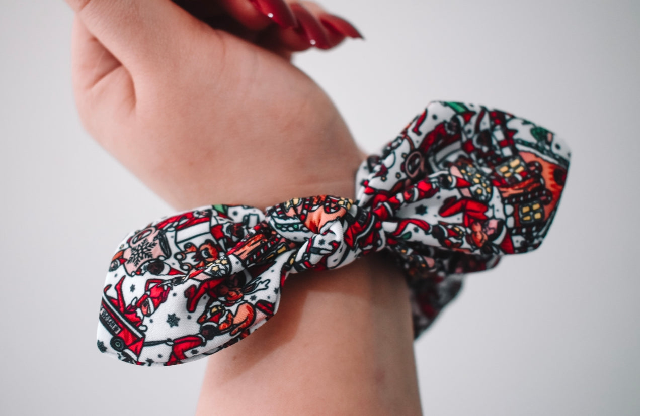 Cheeky elf twist scrunchie