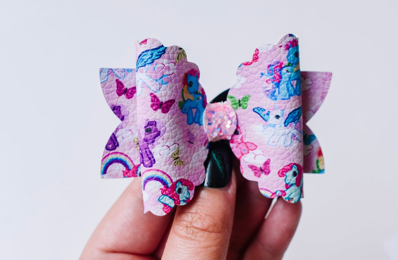 Vintage pony medium sized bow