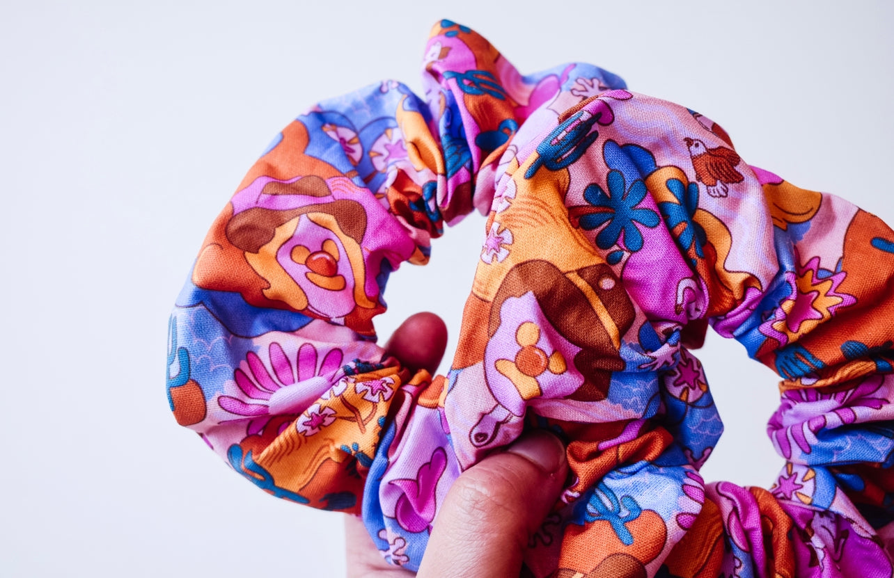 Retro Bubble O Bill scrunchie
