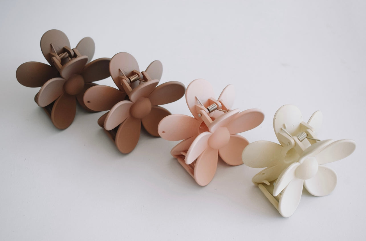 Large daisy hair claw clip PALE NUDE