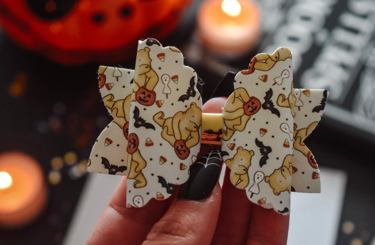 Vintage Spooky bear scallop bow