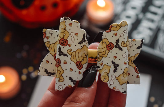 Vintage Spooky bear scallop bow