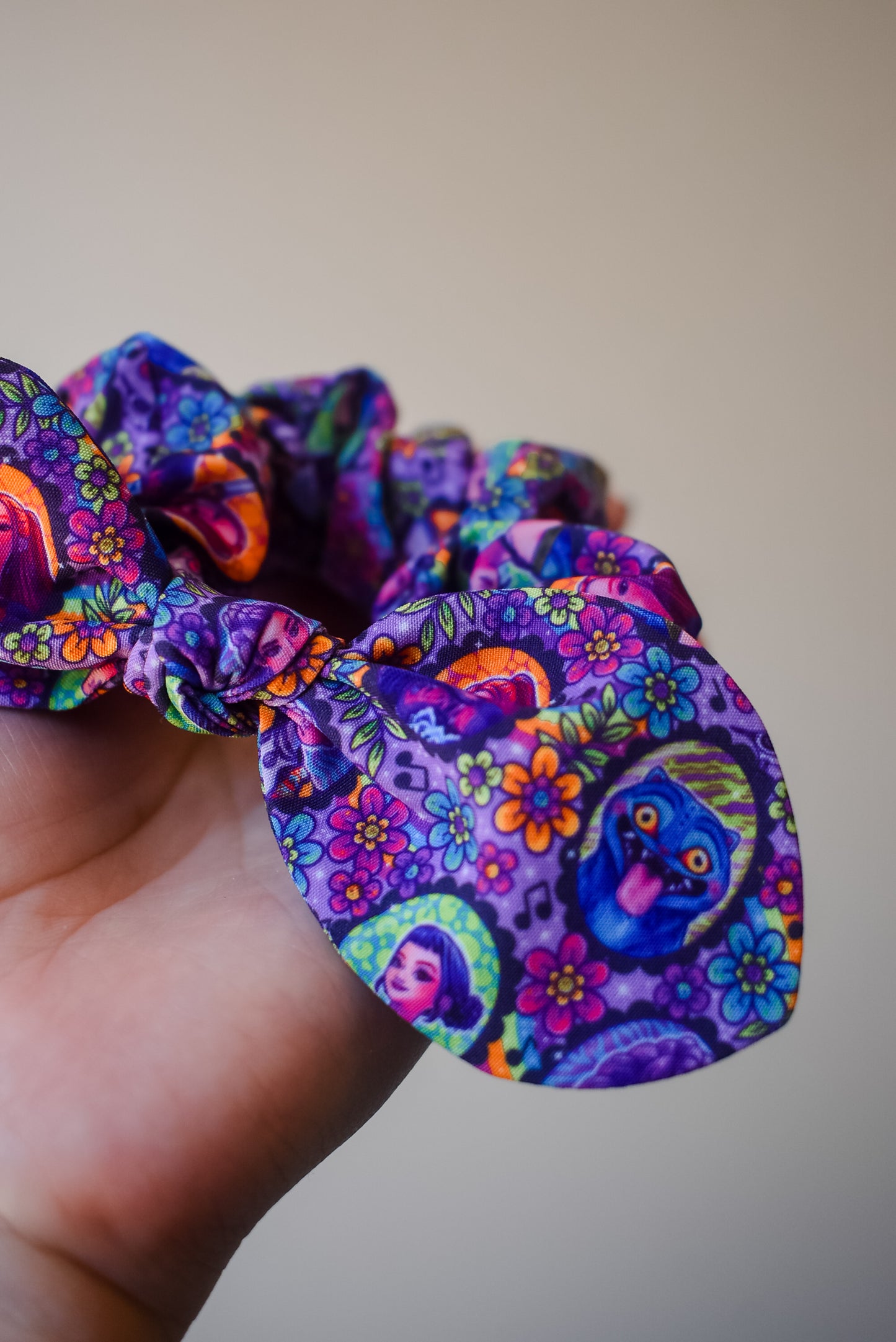 K pop girls small twist scrunchie