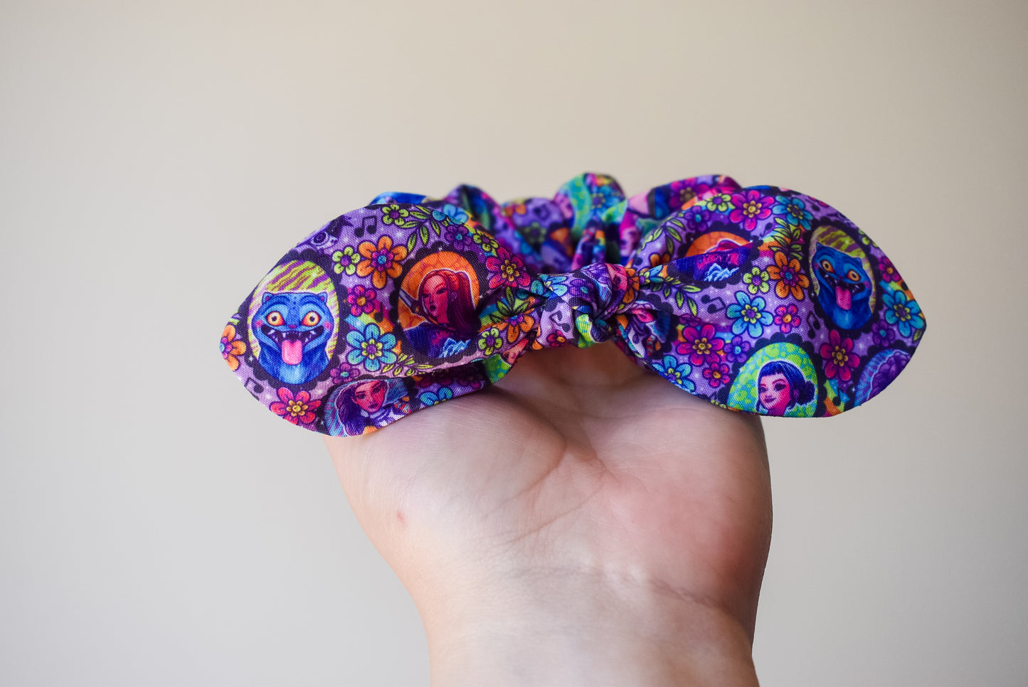 K pop girls small twist scrunchie