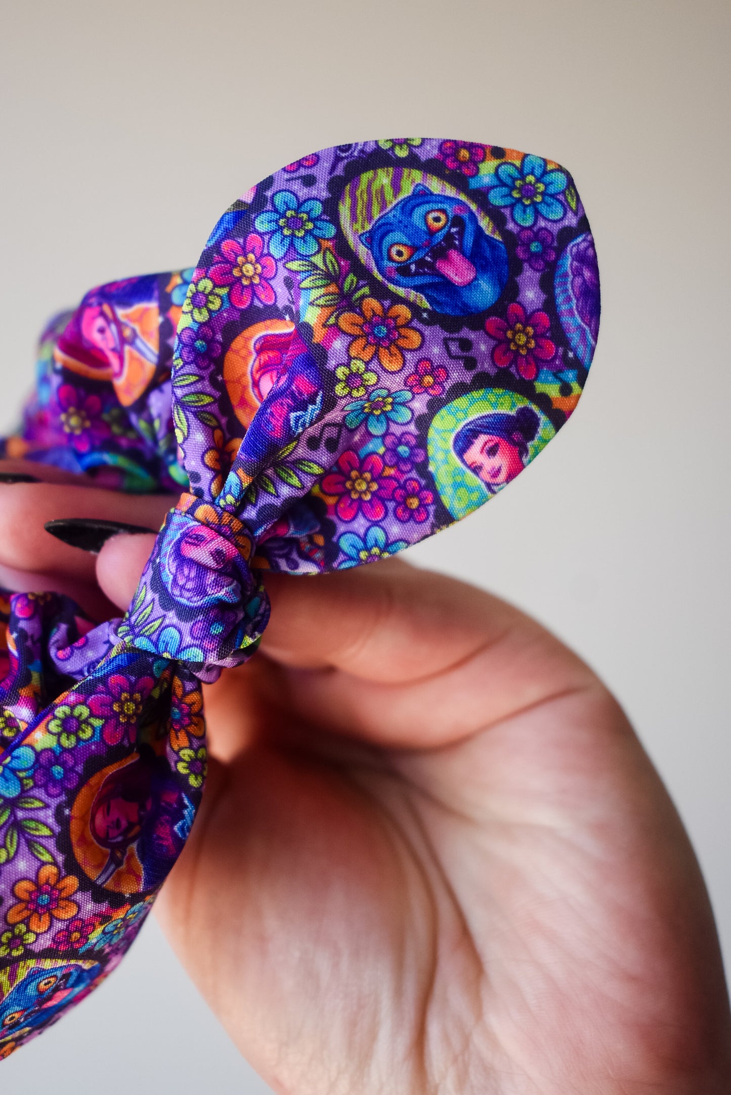 K pop girls small twist scrunchie