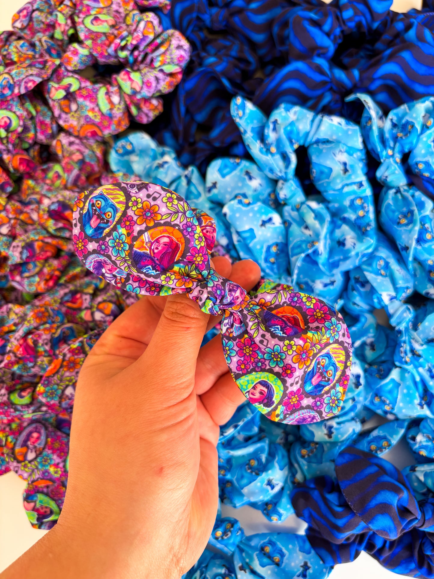 K pop girls small twist scrunchie