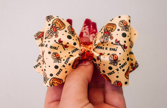 Trick R treat pinch bow