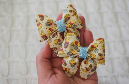 Time for a little smackerel mini sailor bow