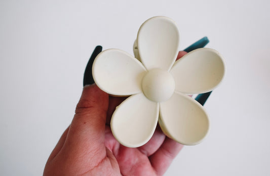 Large daisy hair claw clip CREAM